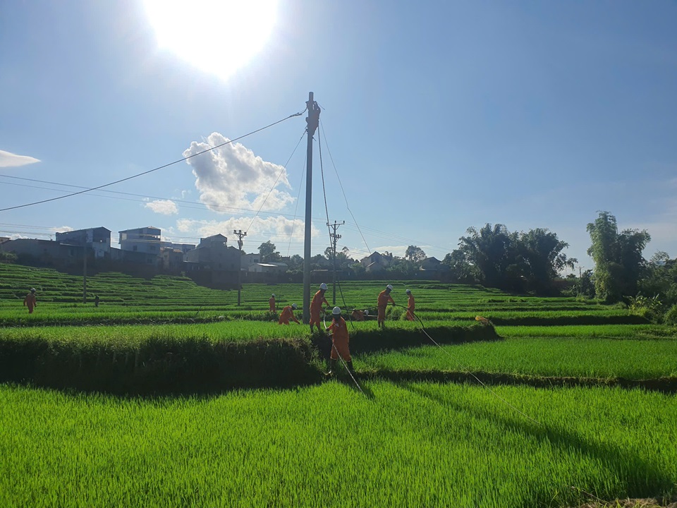 Công ty Điện lực Sơn La vượt lũ, nỗ lực khắc phục sự cố cấp trở lại điện cho khách hàng